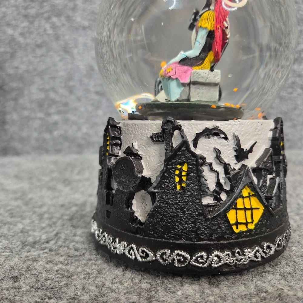 Nightmare Before Christmas THIS IS HALLOWEEN Musical Snow Globe‎ 1993 Tim Burton